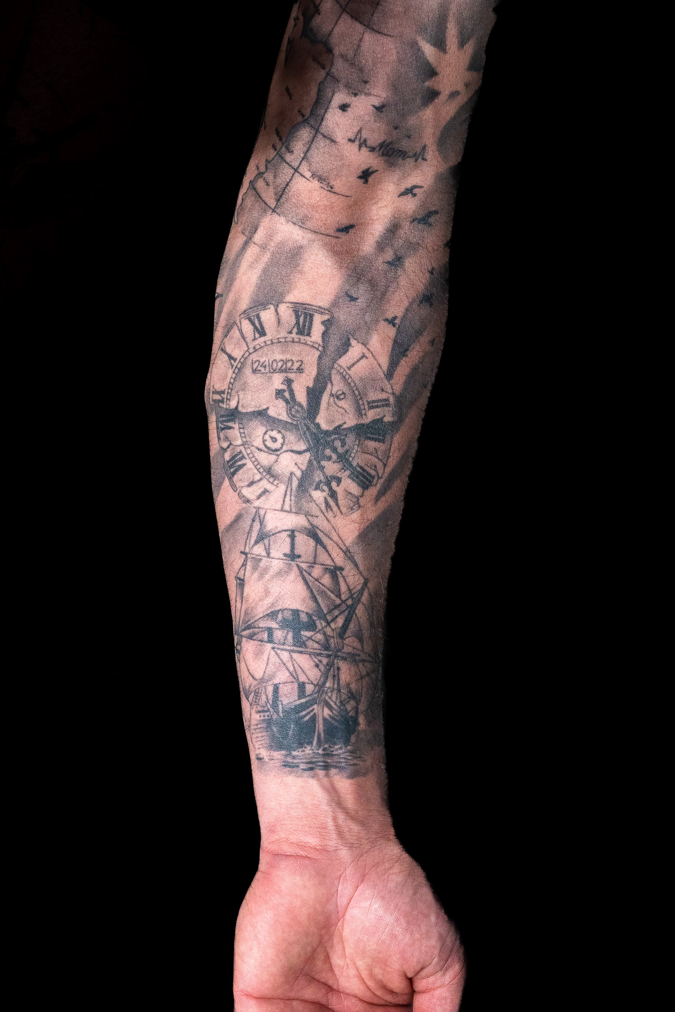 Tattoo - Klok en schip onderarm sleeve
