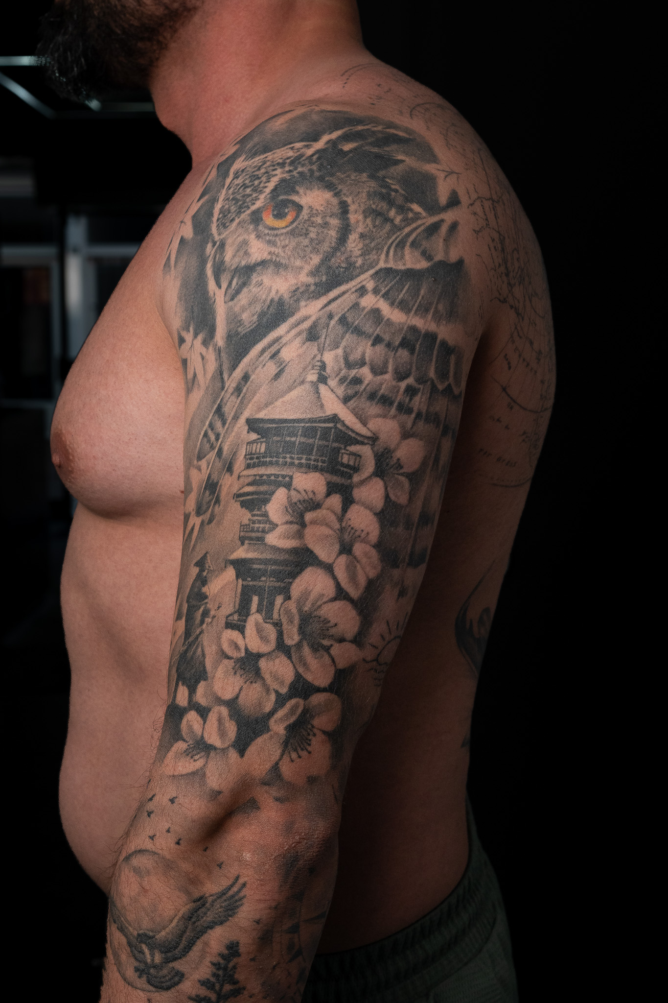 Tattoo - Uil sleeve zijaanzicht